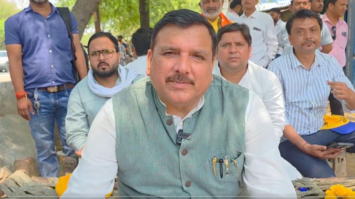 हाथरस पहुँची AAP की पदयात्रा: संजय सिंह ने बेरोज़गारी और विभाजनकारी राजनीति पर साधा निशाना