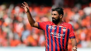 Mohammed Shami rips through SRH line-up in Hyderabad, fans troll Agarkar, Gambhir